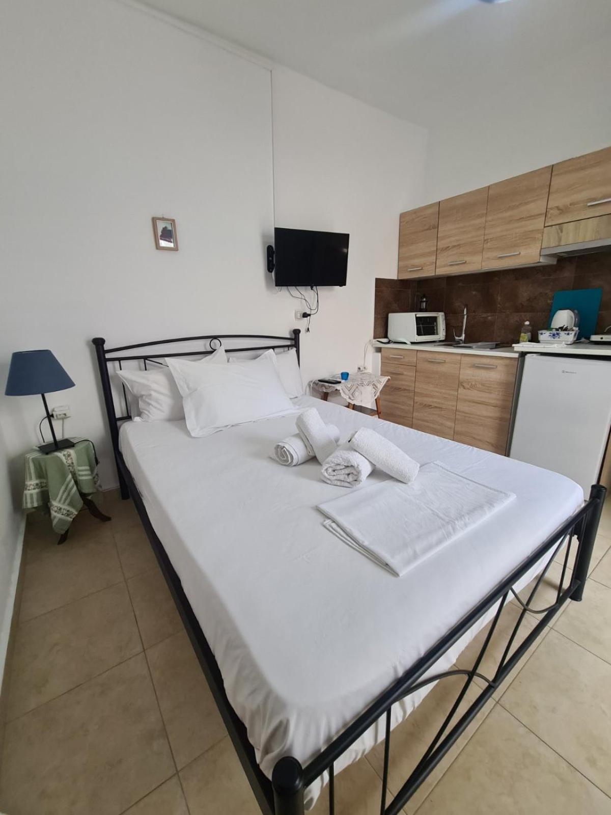 Aithra -cosy In Centre Of Poros Appartamento