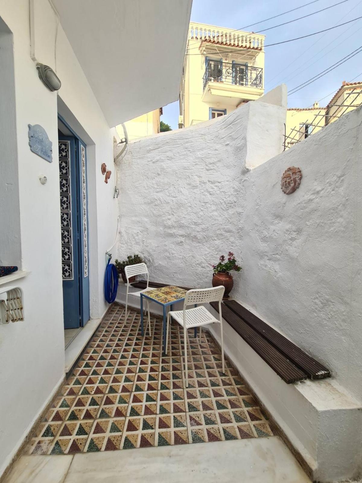 Aithra -cosy In Centre Of Poros *